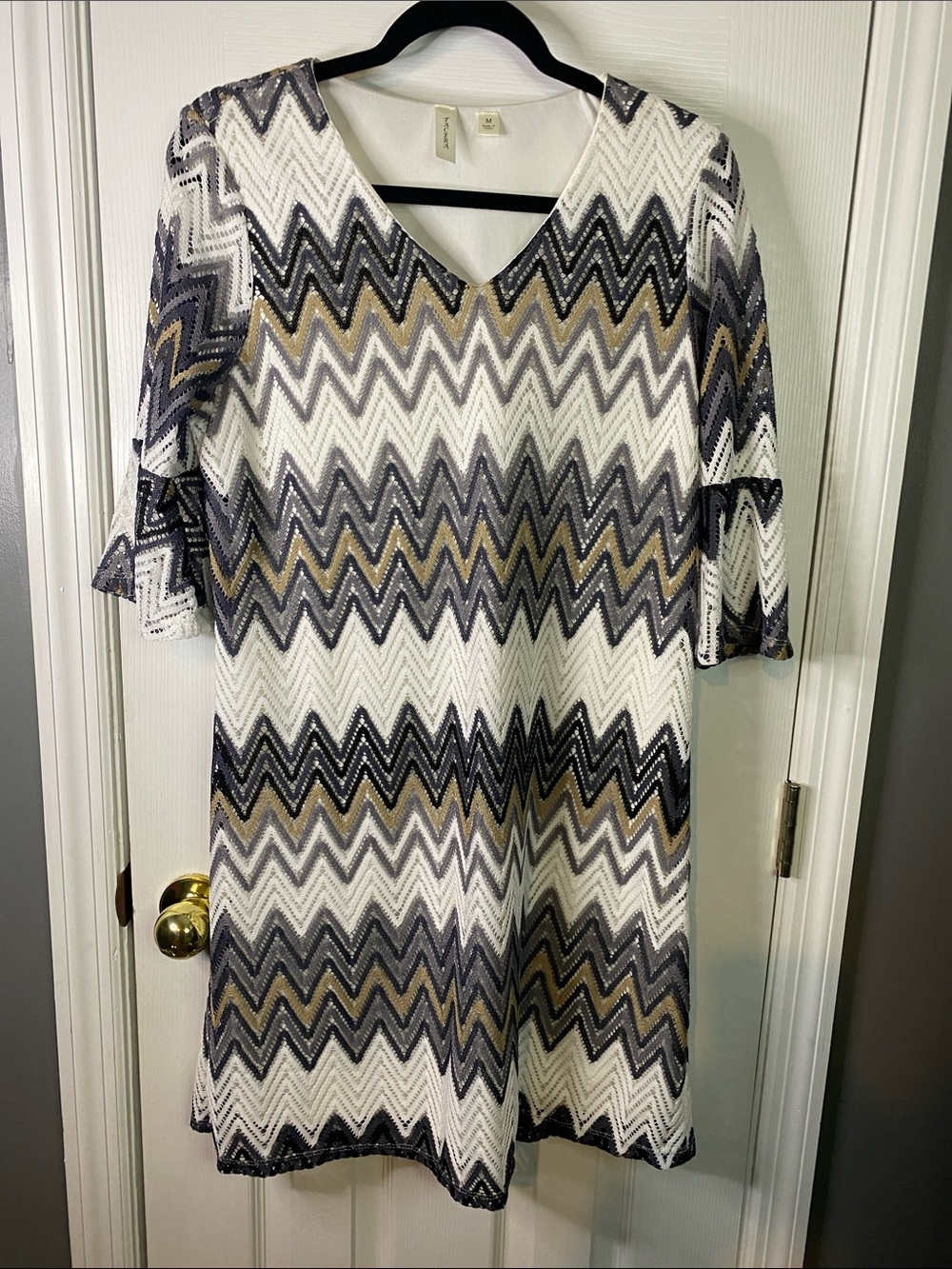 Tacera Chevron V-Neck Midi Dress in White, Gray & Gold Size Medium.